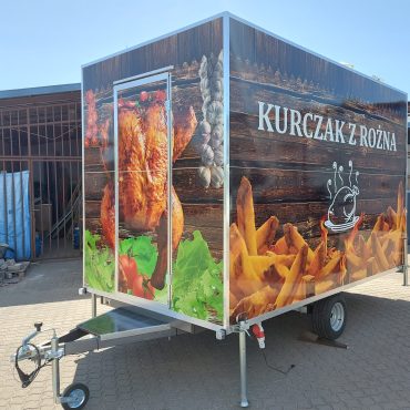 przyczepa gastronomiczna do kurczakow przod