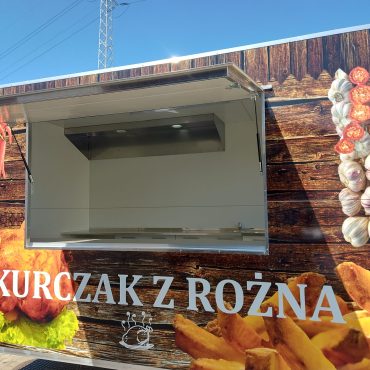 przyczepa gastronomiczna do kurczakow srodek